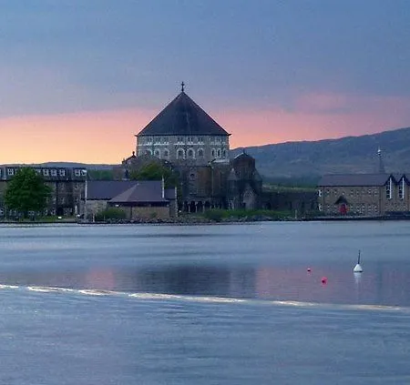 Avondale Farmhouse Bed & Breakfast 3*