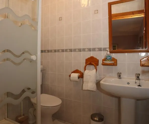 Avondale Farmhouse Bed & Breakfast