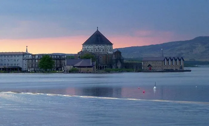 Avondale Farmhouse Bed & Breakfast 3*